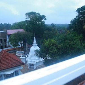 Temple View Panadura Hotel Exterior photo