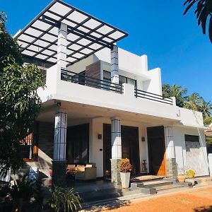 Amelie Villa Negombo Exterior photo