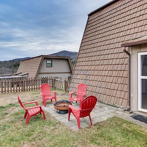 Centrally Located Mills River Townhome With Fire Pit Exterior photo