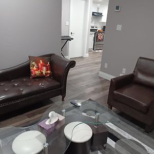 Cozy Basement Suite With Private Entrance Edmonton Exterior photo