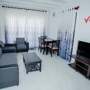 Virooz Residence Rathmalana 2 Bedroom Apartment Moratuwa Exterior photo