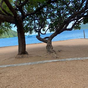 Capricorn Lake Cottage Cape Maclear Exterior photo