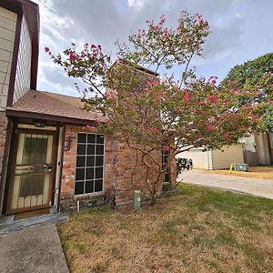 Spacious 2 Bedroom Townhome/ /15 Min From Downtown Houston Exterior photo