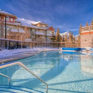 Great Apmt In Canmore 2Bd+Den+2Ba- Hot Tub Htd Pool Mt.View Top Flr Exterior photo