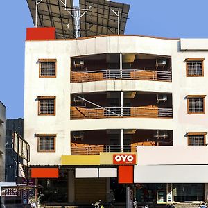 Oyo Flagship Royal Executive Hotel Phursungi Exterior photo