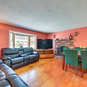Pet-Friendly Merrimack Home With Grill 8 Mi To Mall Exterior photo
