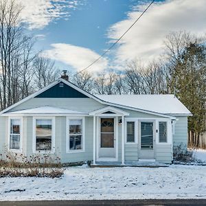 Comfortable Lincoln Home Walk To Main Street! Exterior photo