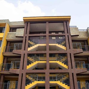 Fully Furnished 1- Bedroom In East Legon Madina Exterior photo