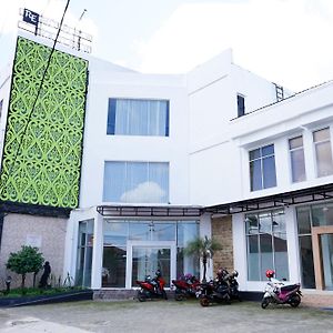 Urbanview Hotel Ratu Elok Syariah Banjarbaru By Reddoorz Martapura  Exterior photo