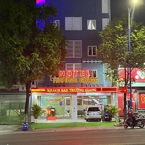 Khach San Truong Giang 长江酒店 Ben Cat Exterior photo