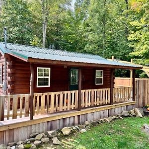 The Heartwood Villa Hamden Exterior photo