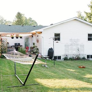 The Old Homestead - Gorgeous Backyard Right In The Heart Of Picton Exterior photo