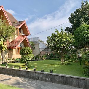 Villa Nuansa Alam Lembang Exterior photo