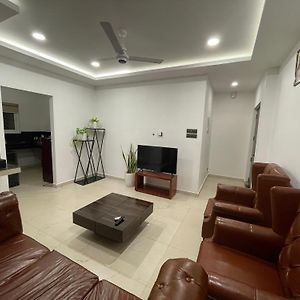 Bmran Luxury Serviced Apartment Kochi Exterior photo