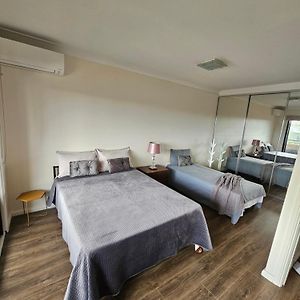 Book A Spacious Room With A Balcony For Your Stay With Shared Bathroom Laundry Kitchen And Living Area Guildford Exterior photo