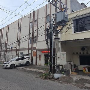 Oyo 93448 Padang Pasir Homestay Surabaya Exterior photo