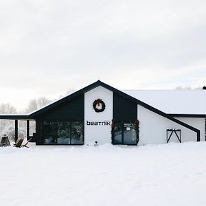 Beatnik Hotel Bromont Exterior photo