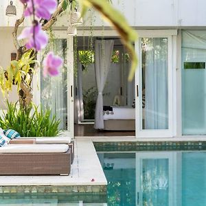 Villa Sunsara 2 - Spacious 4-Bedroom Haven Next To Berawa Beach Canggu  Exterior photo