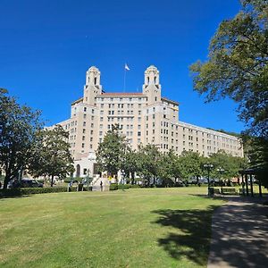 Arlington Resort Hotel & Spa Hot Springs Exterior photo