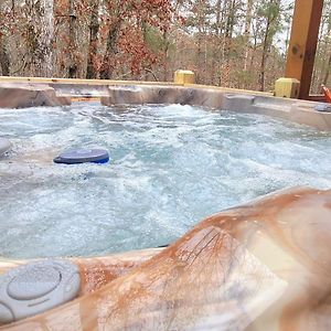 Relax & Unwind Hot-Tub 6 Seater, Fire-Pit, Master King Bed, Near Wineries, Resort Amenities Ellijay Exterior photo