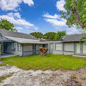 Lovely West Palm Beach Bungalow Exterior photo