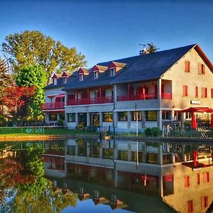 Le Lac Des Moines Condat  Exterior photo