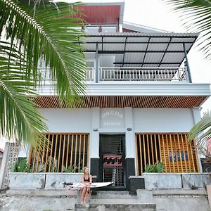 Oseda Nias Surf House Hotel Hilibotodane Exterior photo