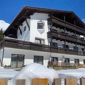 Quality Hosts Arlberg - Afoch Fei - Das Landhaus Sankt Anton am Arlberg Exterior photo