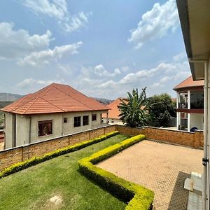 Room In House - Single Private Room Ruhundo Myplace Kigali Exterior photo