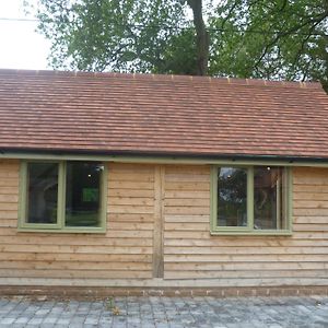 Prestwick House - Sleeps 10+ - Main House & 3 Separate Oak Framed Barn Studios - Rural Chiddingfold Exterior photo