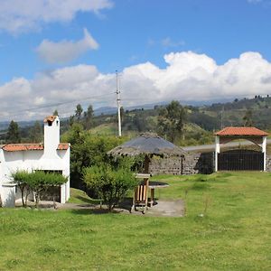 Rumipaxi Lodge Latacunga Exterior photo