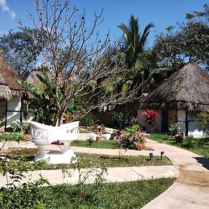 Casa Maya 3 Culturas - Alberca - Wifi Starlink - Tour Sostenibilidad Izamal Exterior photo