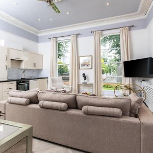10 Sydenham - By Luxury Apartments Cheltenham Exterior photo