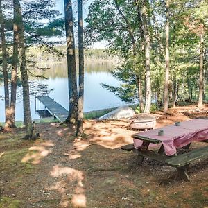 Serene Woodruff Cottage Lakefront Access! Exterior photo