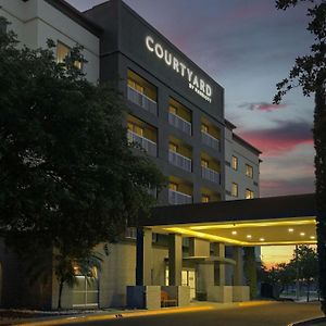 Courtyard Monterrey Airport Hotel Exterior photo