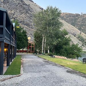 Steelhead Lodge Lucile Exterior photo