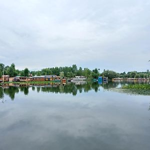 H.B.Victoria Garden Bed & Breakfast Srinagar  Exterior photo