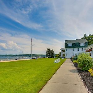 Portage Lake Condo With Deck And Pool Access! Onekama Exterior photo