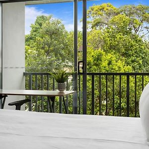 Comfy 2-Bed With Bbq & Close To The Train Station Brisbane Exterior photo