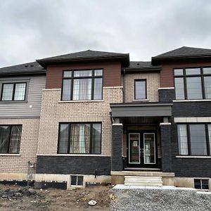 Entire Luxurious Spacious House-Home Away From Home-Only 19 Minutes To Niagara Falls, On Thorold Exterior photo