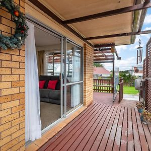 Homespun Unit With Deck, Air-Con And Parking Auckland Exterior photo