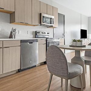 Landing Modern Apartment With Amazing Amenities Tower Grove Exterior photo