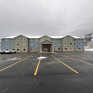 Cobblestone Hotel & Suites - Alpine Exterior photo