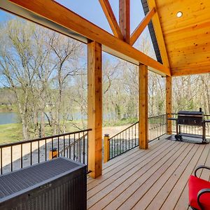 Riverfront Mountain View Cabin With Deck And Grill! Exterior photo