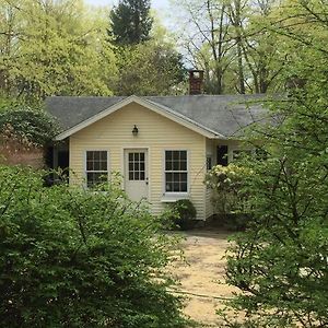 Idyllic New England Cottage Wilton Exterior photo