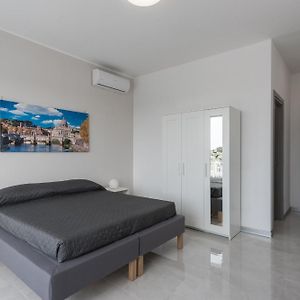 Travelershome Ciampino Airport Guesthouse Exterior photo