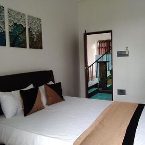 Leo-Breeze Apartments Kurunegala Exterior photo