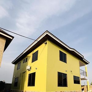 Lovely 5-Bed House Getaway Duplex In Accra Exterior photo