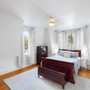 Lovely 1 Bedroom Unit With Onsite Parking Brookline Exterior photo