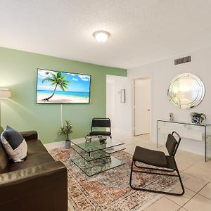Newly Redecorated 3 Bedroom Apartment In Miami Exterior photo